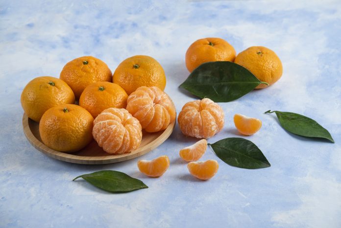 pile-organic-clementine-mandarins-peeled-whole-min (1)