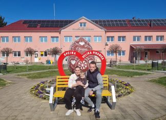 U središtu Velike Pisanice postavljen novi foto kutak