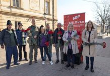 GO SDP-a Bjelovar u povodu Dana žena dijelio karanfile sugrađankama