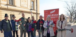 GO SDP-a Bjelovar u povodu Dana žena dijelio karanfile sugrađankama