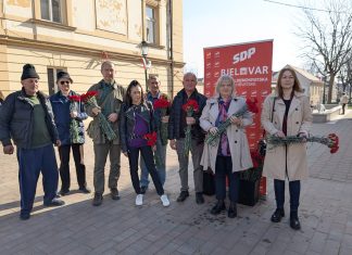 GO SDP-a Bjelovar u povodu Dana žena dijelio karanfile sugrađankama