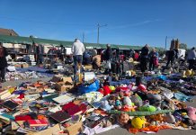 Bogata ponuda na bjelovarskom buvljaku privlači velik broj ljudi