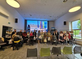 U Garešnici darivano 13 beba: Grad i Crveni križ uručili potpore roditeljima