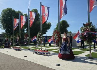 Križevci: Povodom Dana državnosti položeni vijenci i zapaljene svijeće