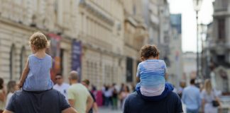 Stručnjaci tvrde da djecu danas pripremamo za svijet koji nestaje: AI mijenja pravila života i rada