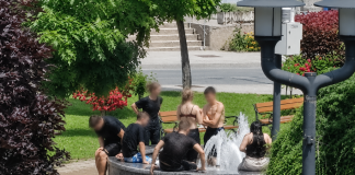 Mladi Čazmanci otvorili sezonu kupanja – u gradskoj fontani
