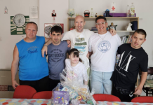 Lijepa gesta čazmanskih maturanata razveselila korisnike Udruge „Naši anđeli“