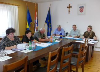 Na sjednici Općinskog vijeća Berek raspravljalo se o proračunu, vrtiću, zemljištima te problemima s turističkom zajednicom, psima lutalicama i napuštenim automobilom