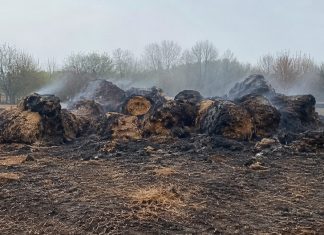 Izgorjele rolo bale slame u Bosiljevu, sumnja se na podmetanje požara