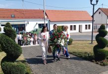 Polaganjem vijenaca i paljenjem svijeća kod spomenika poginulim hrvatskim braniteljima u Čazmi započelo je obilježavanje Dana Grada