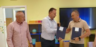 Potpisani ugovori za dogradnju područnih škola u Predavcu i Prgomelju