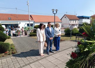 Polaganjem vijenaca i paljenjem svijeća kod spomenika poginulim hrvatskim braniteljima u Čazmi započelo je obilježavanje Dana Grada