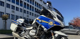 Vozio pijan, bez vozačke i kacige: Motociklom udario u zid benzinske postaje u Ivanskoj
