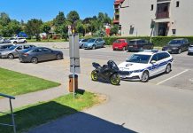 Bježao policiji kroz crveno, nije imao vozačku ni registriran motocikl, a dan kasnije parkirao ispred policijske postaje
