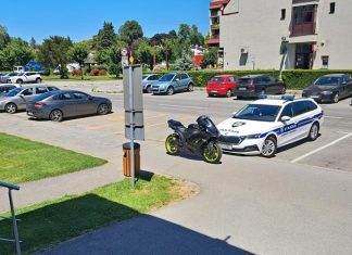 Bježao policiji kroz crveno, nije imao vozačku ni registriran motocikl, a dan kasnije parkirao ispred policijske postaje