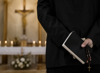 Godinama je tajio ljubavnu vezu, a sada je donio odluku: Napušta svećeničku službu i ženi se