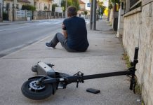 U Garešnici pao s električnog romobila i ozlijedio se, policija mu oduzela vozilo