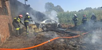 Nevjerojatan požar u Srijedskoj: Sunce i vrućina zapalili automobil, vatra zahvatila sjenik