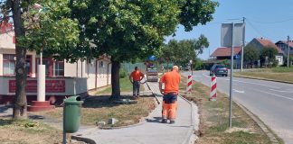 GAREŠNICA: Obnavlja se nogostup, uređuje parkiralište i gradi kuća ispraćaja