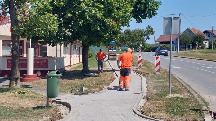 Obnavlja se nogostup, uređuje parkiralište i gradi kuća ispraćaja