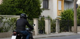 Pokazao srednji prst prema policijskoj kameri, slijedi mu optužni prijedlog