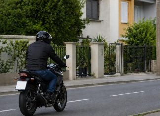 Pokazao srednji prst prema policijskoj kameri, slijedi mu optužni prijedlog