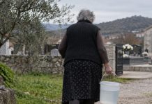 Svi mještani Šimljanice potpisali peticiju za vodu na groblju – hidrant je na 5 metara!
