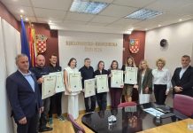 Od automehaničara do kozmetičarki, 17 novih majstora primilo diplome u Bjelovaru