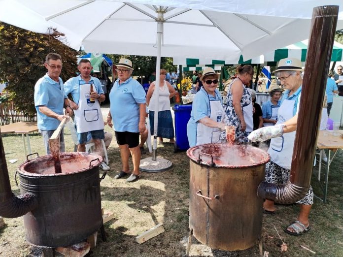 Ljudi, zajedništvo i tradicija - Dani šljiva i rakija u Siraču 4