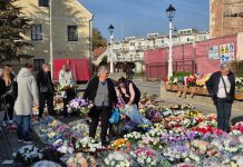 Cvijeće preplavilo čazmansku tržnicu: Provjerili smo cijene i što kupci najviše traže