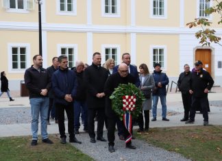 U Bjelovaru položeni vijenci u povodu Svih svetih i Dušnog dana