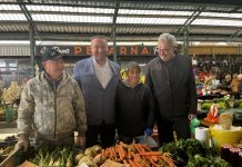 Povrće, zimnica i domaći sir: Brajdić razgovarao s proizvođačima na bjelovarskoj tržnici