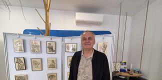 Željko Galić u Čazmi izložio radove nastale paljenjem drva: „Ovo sam shvatio kao drugu priliku”