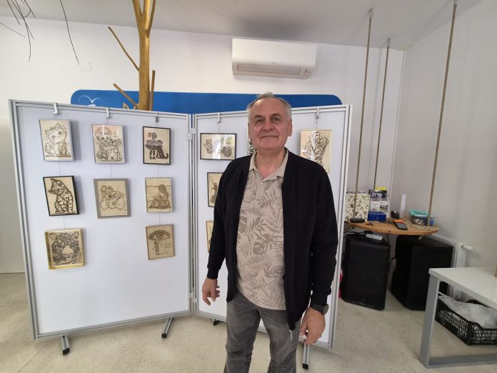 Željko Galić u Čazmi izložio slike na drvu